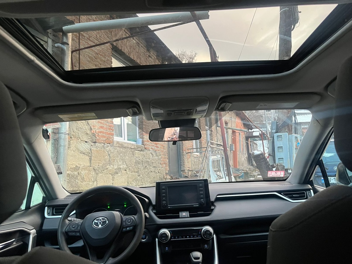 2019 Toyota Rav4 XLE - Image 7