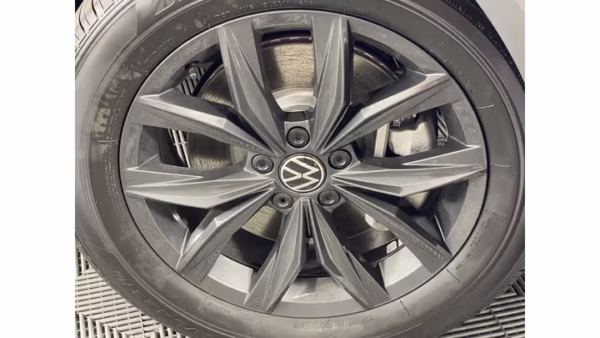 2024 Volkswagen Tiguan SE 4MOTION - Image 25