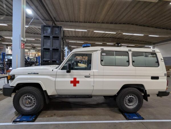 Toyota Land Cruiser HZJ78 Base Ambulance