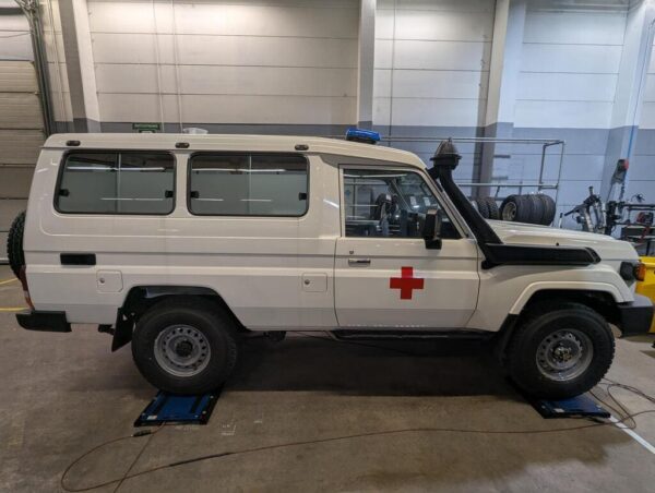 Toyota Land Cruiser HZJ78 Base Ambulance - Image 5