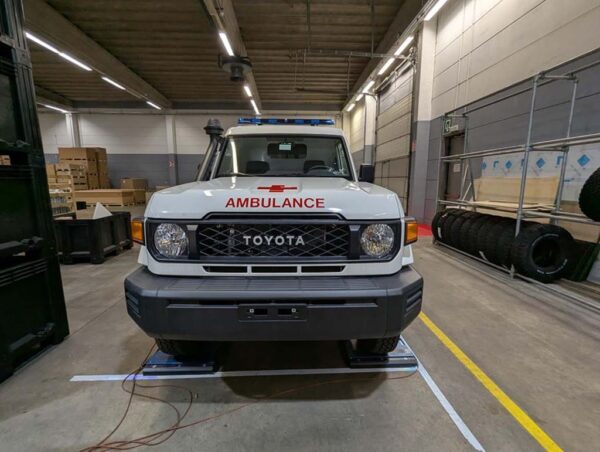 Toyota Land Cruiser HZJ78 Base Ambulance