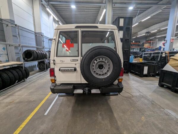Toyota Land Cruiser HZJ78 Base Ambulance