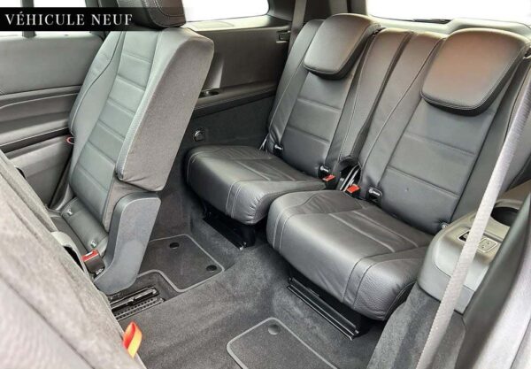 Mercedes-Benz-GLS-450-2025-11