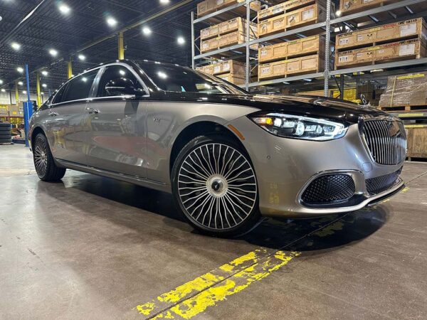 Mercedes-Maybach-S680-2025-10