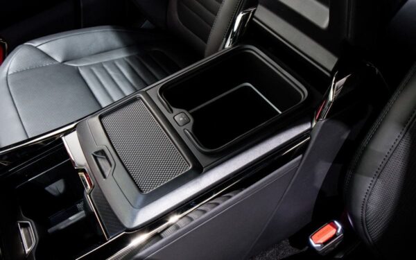 Land Rover Range Rover Sport SV P635 2024 - Image 2