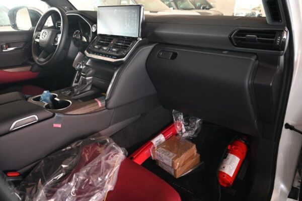 Land Rover Range Rover Sport SV P635 2024