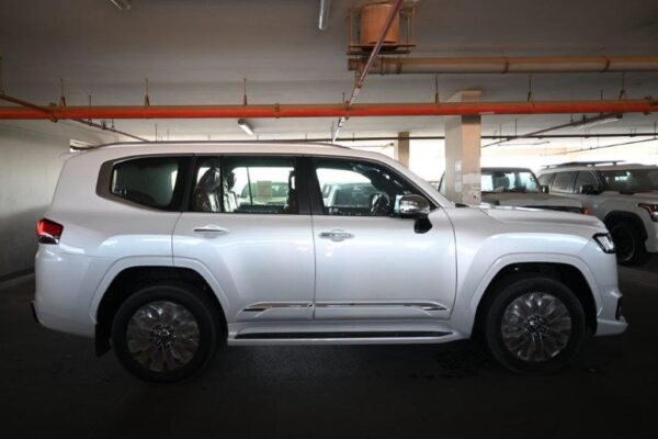 2024 Toyota Land Cruiser 300 VXR V6 - Image 13