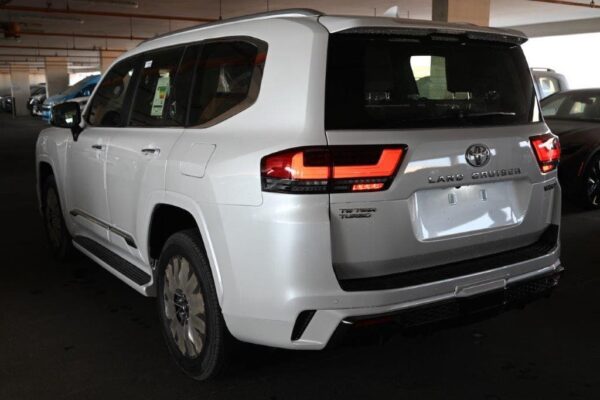 2024 Toyota Land Cruiser 300 VXR V6 - Image 12