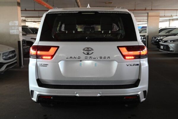 2024 Toyota Land Cruiser 300 VXR V6 - Image 11