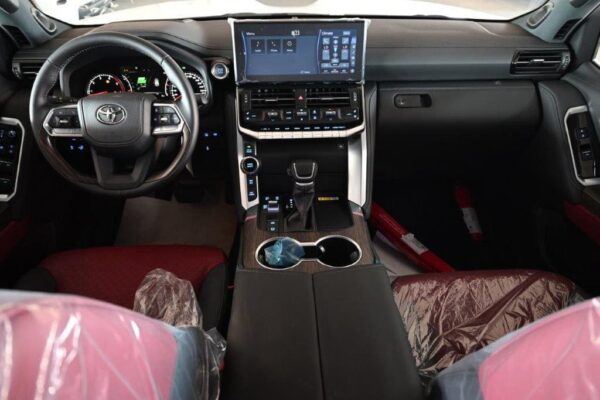 Land Rover Range Rover Sport SV P635 2024 - Image 28