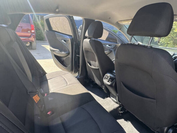 2019 Chevrolet Malibu LT - Image 11