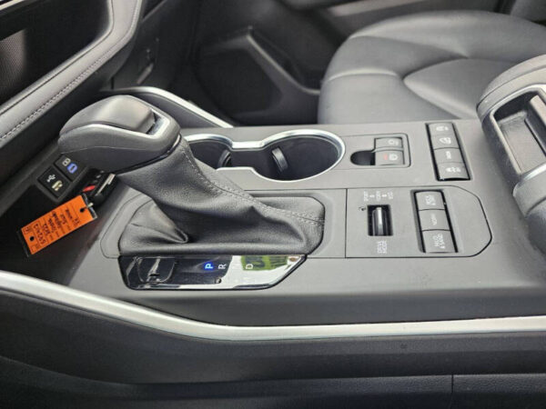 2022 Toyota Highlander XLE - Image 8