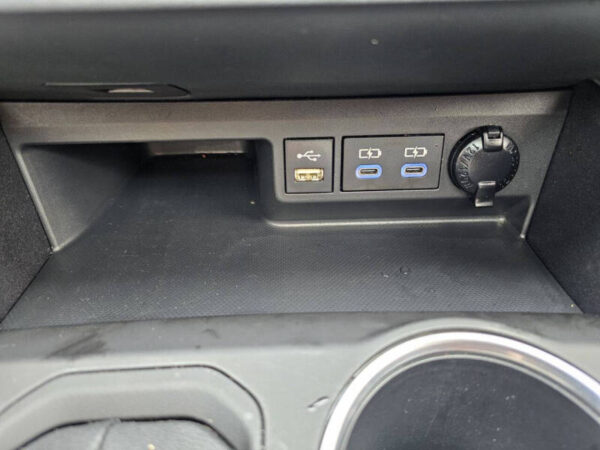 2022 Toyota Highlander XLE - Image 7